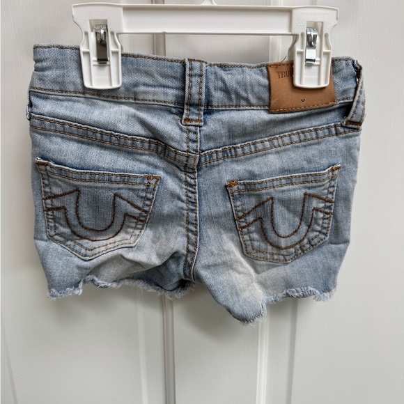 True Religion 3T Girls Casual Light Blue Denim Shorts with Frayed Hem - Picture 5 of 8